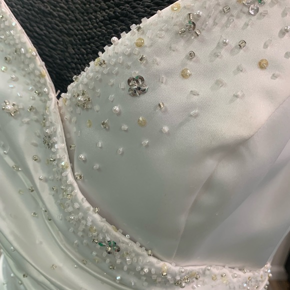 🚫SOLD🚫Moonlight Wedding Dress Size 10 White with Ruching Front - Picture 3 of 13